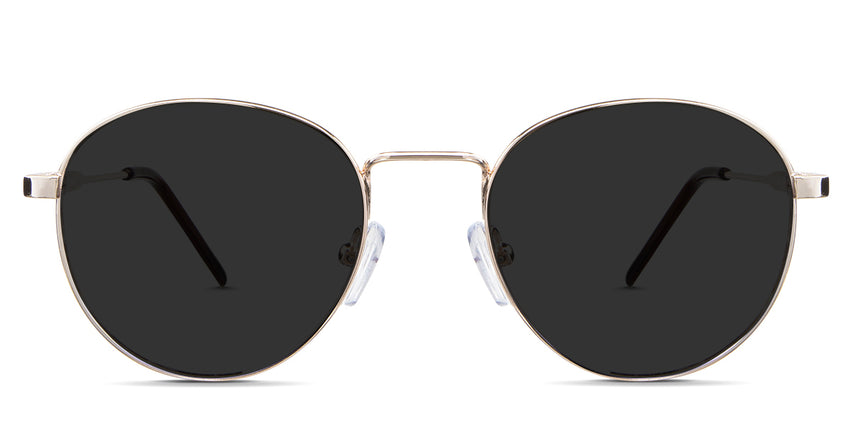 Axel black tinted Standard Solid in the Gold variant - is a metal frame with a high nose bridge and a combination of metal arm and acetate tips.
