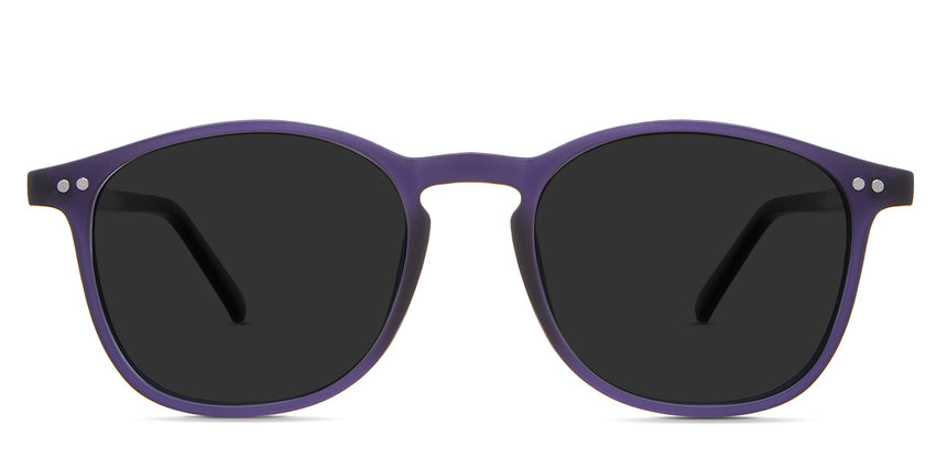 Coven black Standard Solid in the Hyacinth variant - are round frames with a keyhole-shaped nose bridge and slim temples.