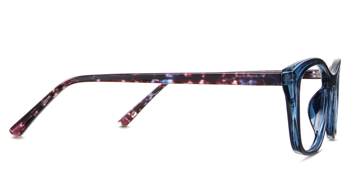 Evie eyeglasses in the spix variant - it has thin paddle-shaped temples.