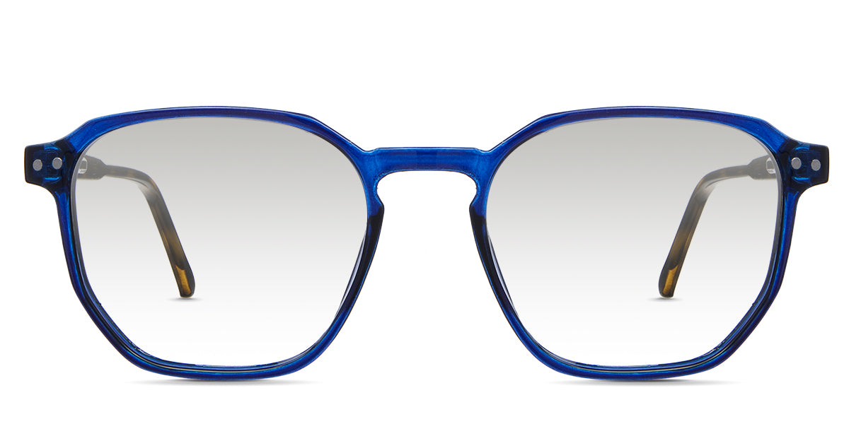 Finn black tinted Gradient glasses in the campanula variant - is a square frame with a built-in nose pad.