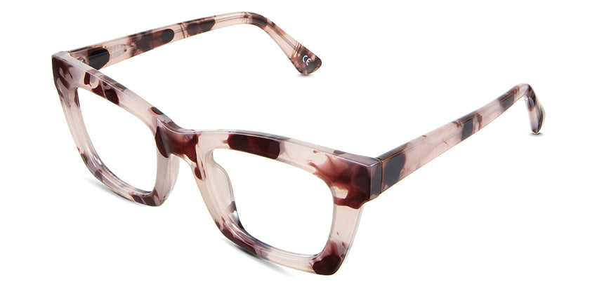 Lana eyeglasses in the coralsand variant - have a high nose bridge.