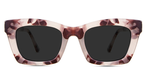 Lana Black Sunglasses Standard Solid in the coralsand variant - it's an acetate frame with a high nose bridge and a broad temple arm and temple tips.