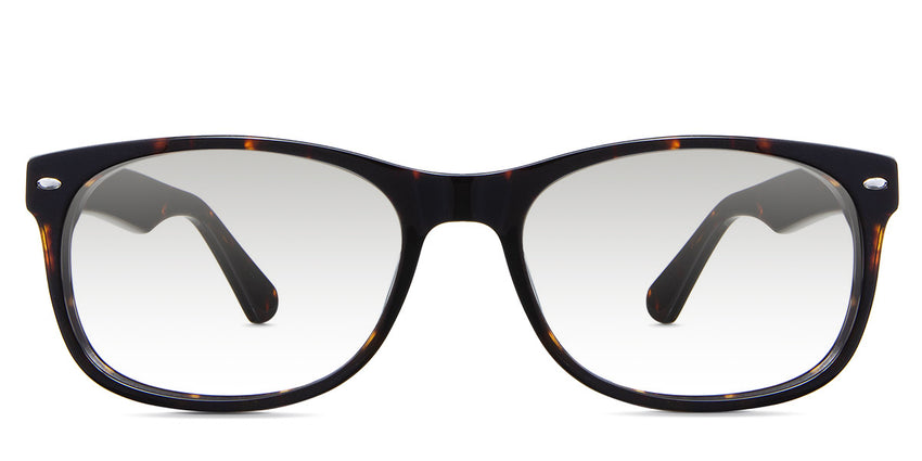 Niel black tinted Gradient glasses in the sacalia variant - it's a rectangular frame with a narrow width nose bridge of 18mm and a broad arm and tips.