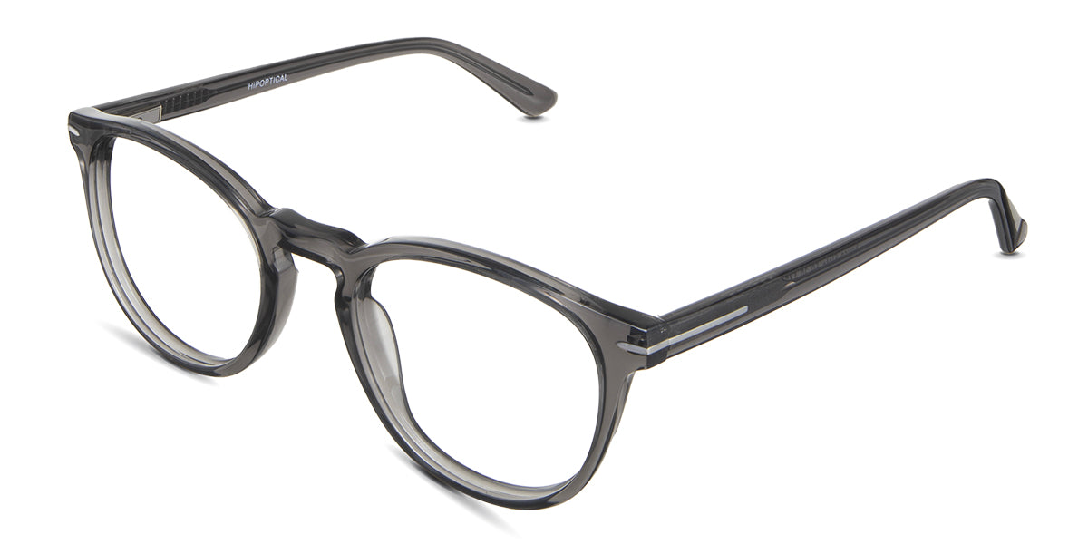 Sauco eyeglasses in the slate variant - have a high built-in nose bridge.