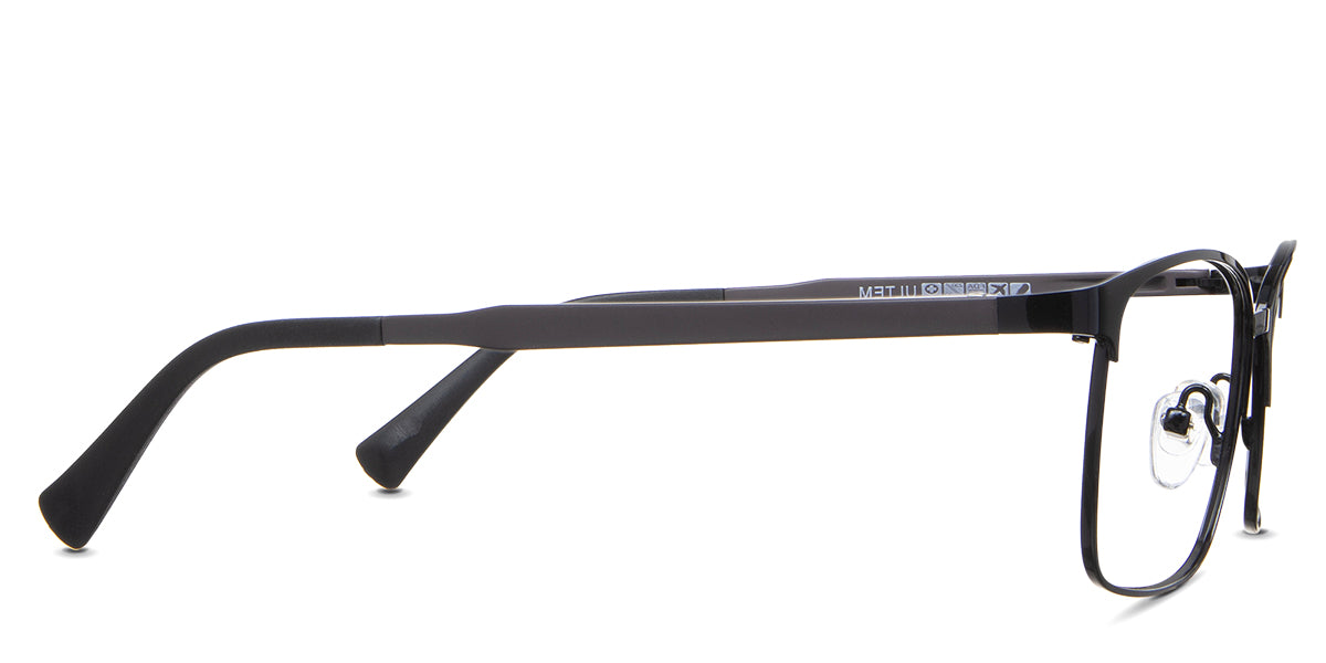 Sawyer eyeglasses in the carbon variant - it's a thin frame that fits a narrow face.