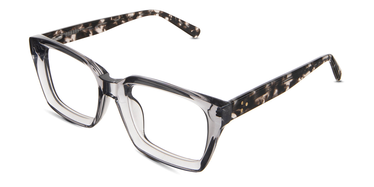 Willa eyeglasses in the andalusian variant - have a wide V-shaped nose bridge.