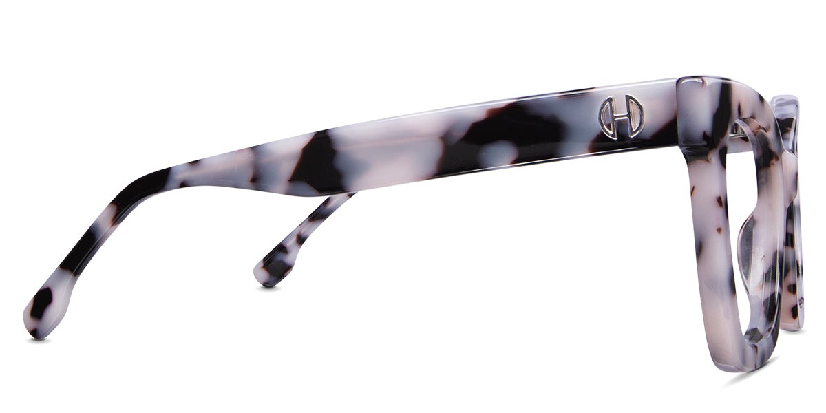 Rovia glasses in chiffon variant - medium broad arms with Hip Optical logo and light weight to carry